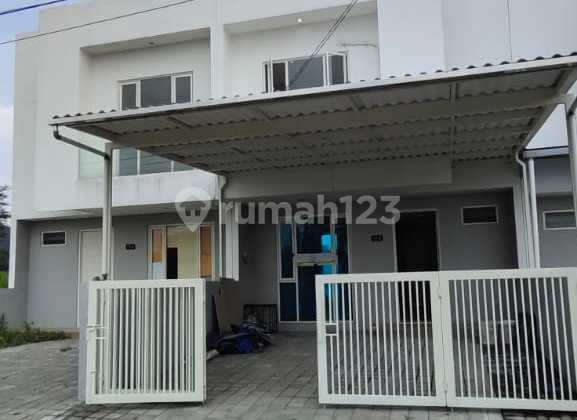 Dijual Rumah Murah dan Bagus di Daerah Dian Istana Sby 1