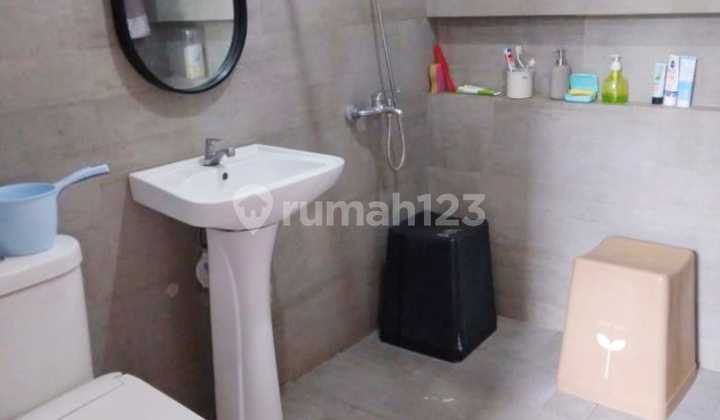 House with Spacious Yard in a Serene Environment 2