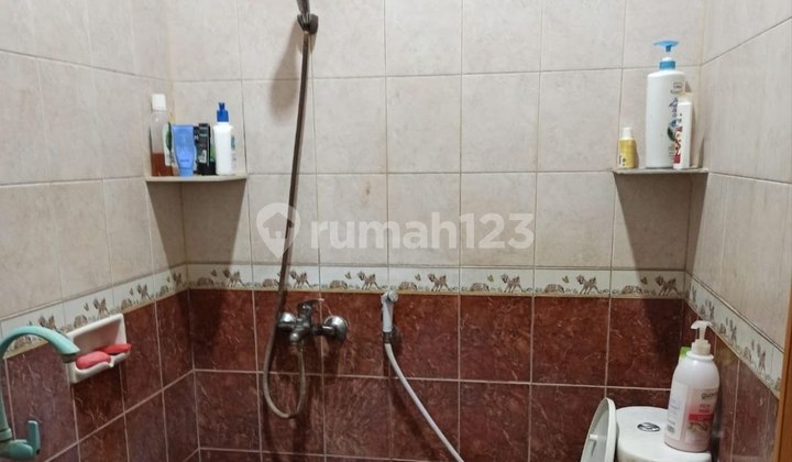 Rumah Hunian + Kost An Aktif 8 Kamar di Rawamangun 2