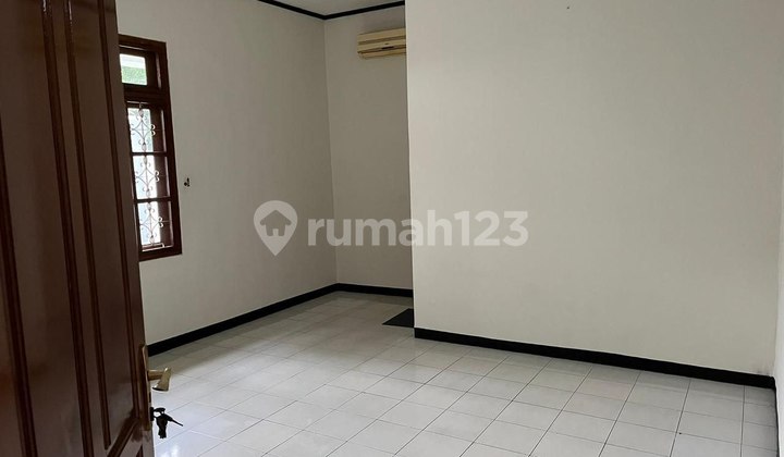 Rumah Hunian Baru Renovasi Cantik di Kramat 2