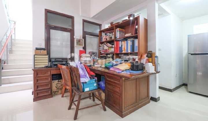 For Sale 2-Story Move-In Ready House Corner Position 2