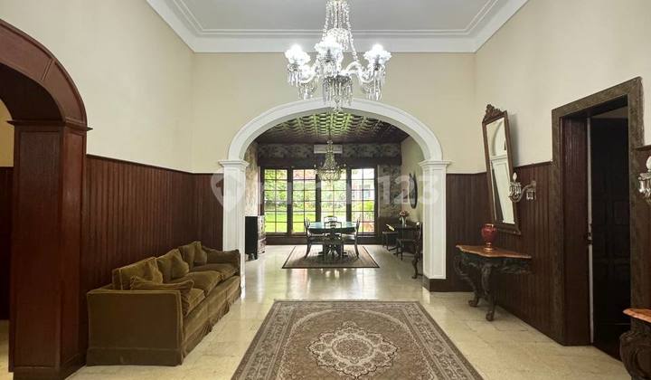Dijual Rumah Gaya Vintage Hadap Timur di Menteng Dijual Rumah Gaya Vintage Hadap Timur di Menteng