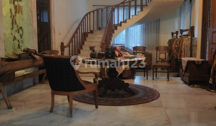 Rumah Mewah 2 Lantai Dekat Pusat Kota Posisi Hoek Rumah Mewah 2 Lantai Dekat Pusat Kota Posisi Hoek