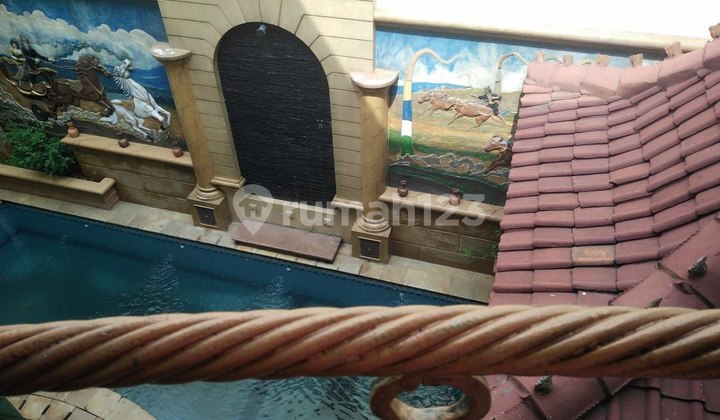 Luxury Home in Cluster Facing North Pool 2