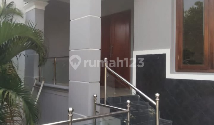 Beautiful House Ready to Occupy 2 Floors in Cempaka Putih Beautiful House Ready to Occupy 2 Floors in Cempaka Putih