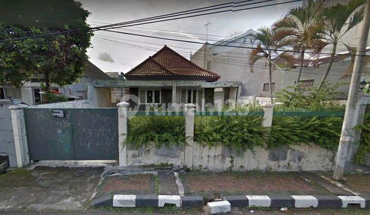Rumah 9 br dan Bangunan Lamaparkir Luas