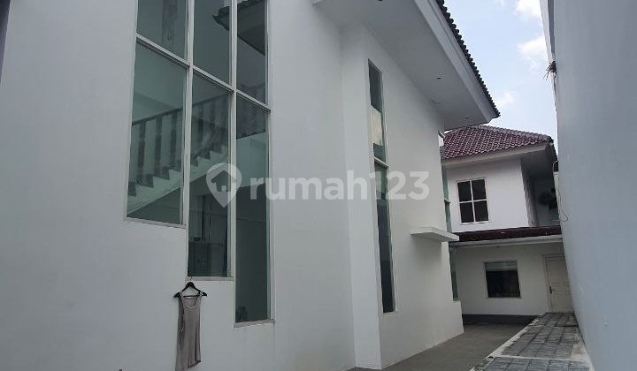 Dijual Rumah Cantik Luas dan Menarik di Menteng Dijual Rumah Cantik Luas dan Menarik di Menteng