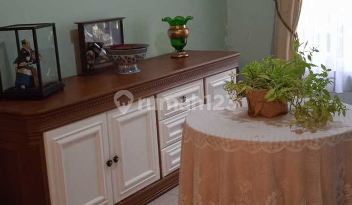 Rumah Luas dengan Halaman Lega, Nyaman & Aman Rumah Luas dengan Halaman Lega, Nyaman & Aman