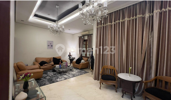 Dijual Rumah Cantik Classic Menteng Siap Huni