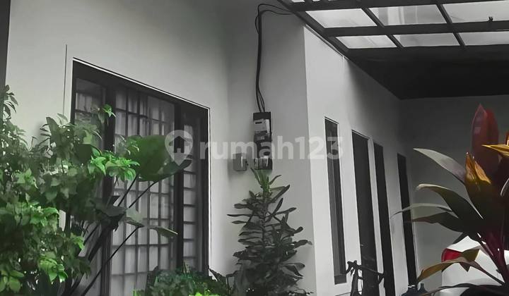 Beautiful House for Sale in Hoek Menteng Position 2