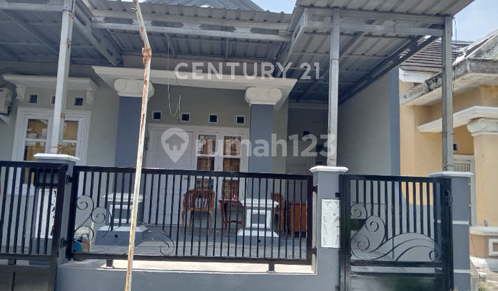 Comfortable, Tall House with Car Access in Tegal