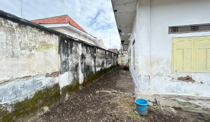 Classic, Spacious, and Strategically Located House Suitable for Business in Tegal City. 2