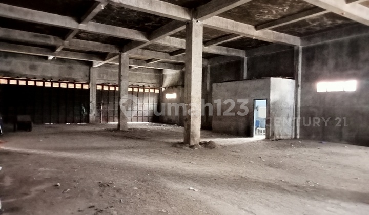 Large and Highly Strategic Warehouse in Tegal