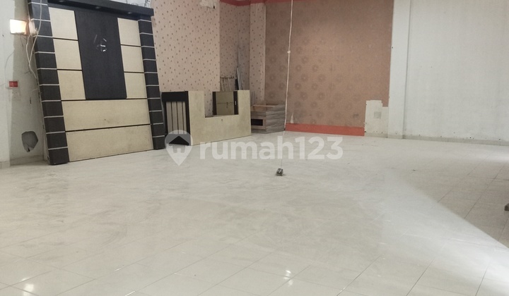 Spacious and Strategic Shop House Close to Public Facilities in Tegal City