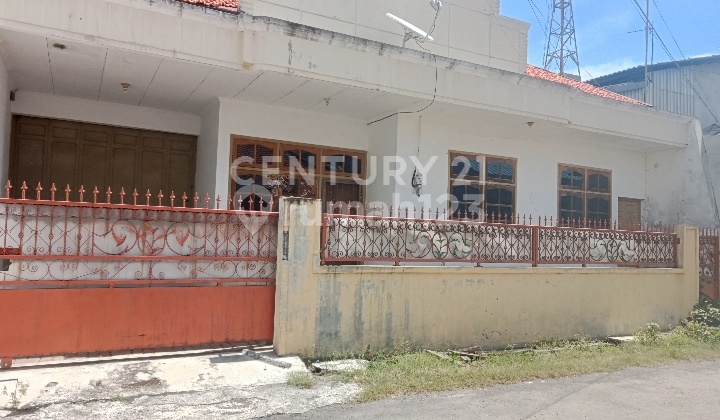 Three Bedroom House with Car Access in Tegal