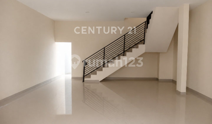 Two-Story Shop House, Strategically Located, and Suitable for Business in Tegal City Two-Story Shop House, Strategically Located, and Suitable for Business in Tegal City