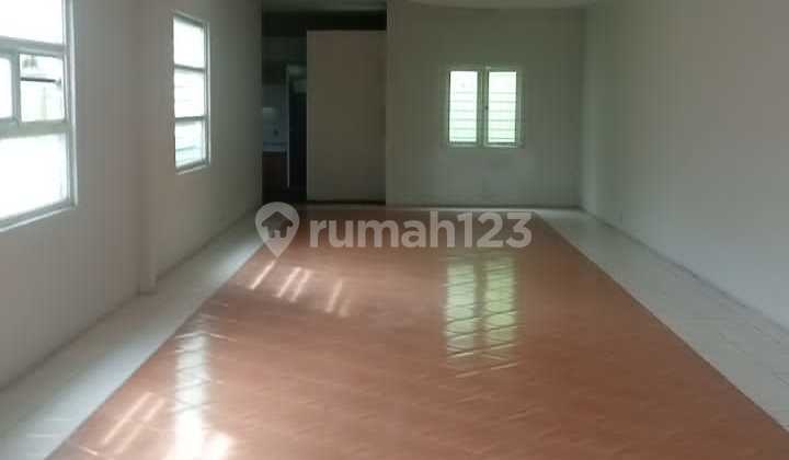 Ruko Dua Lantai di Komplek Pertokoan Kota Tegal