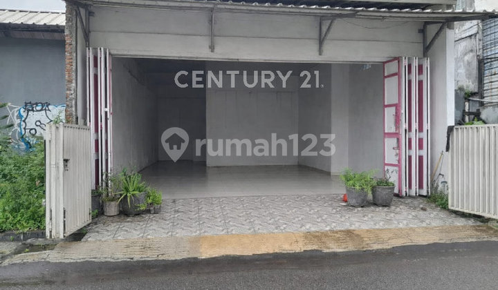Commercial and Strategic Shophouse Suitable for Business in Tegal City Commercial and Strategic Shophouse Suitable for Business in Tegal City