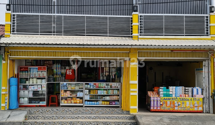 Strategic 2-Story Shop House in a Bustling Market Area - Suitable for Business & Residence Strategic 2-Story Shop House in a Bustling Market Area - Suitable for Business & Residence