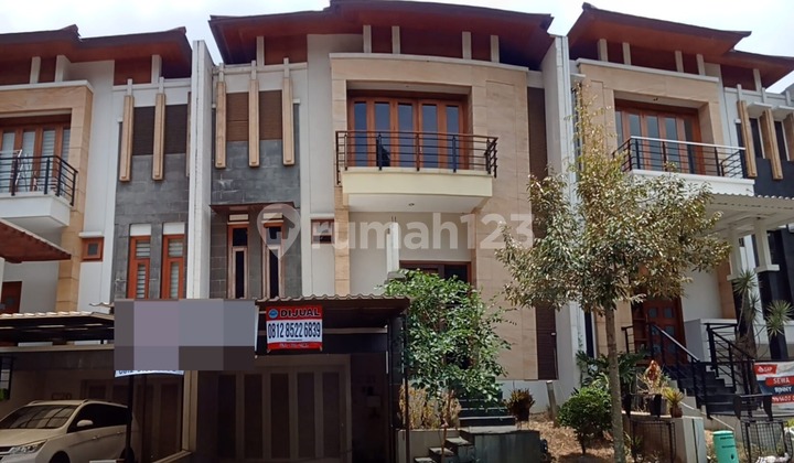 Rumah Komp Elit Ciumbuleuit Pusat Kota Bandung Row Jalan Besar 1