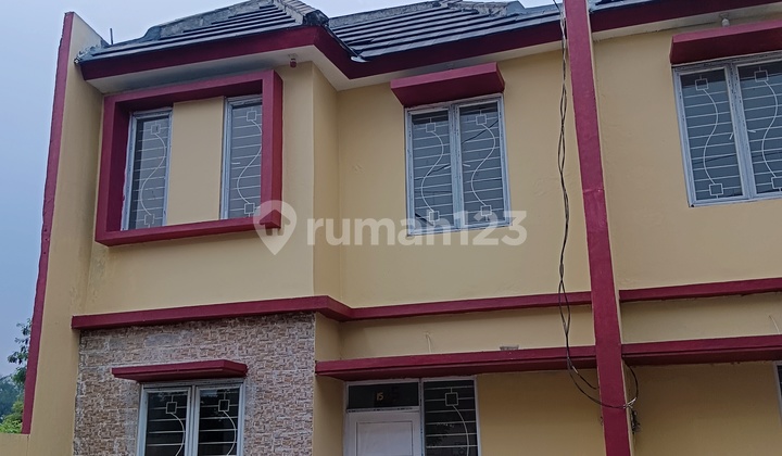 Ready to Occupy House Cash Only Car Access Suitable for Investment 2