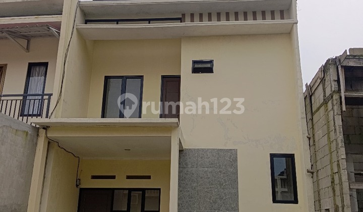 Rumah Dekat Stasiun, Pintu Tol, Stadion dan Bebas Banjr