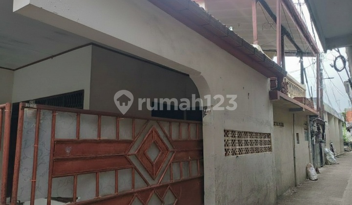 Rumah Cocok Buat Usaha Nempel Pasar Induk Kramat Jati 2