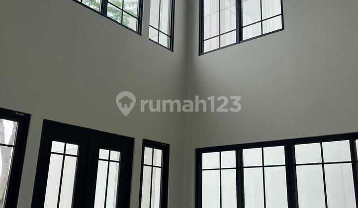 Rumah Hoek Baru, di Summarecon Crown Gading, 5 Kamar 2