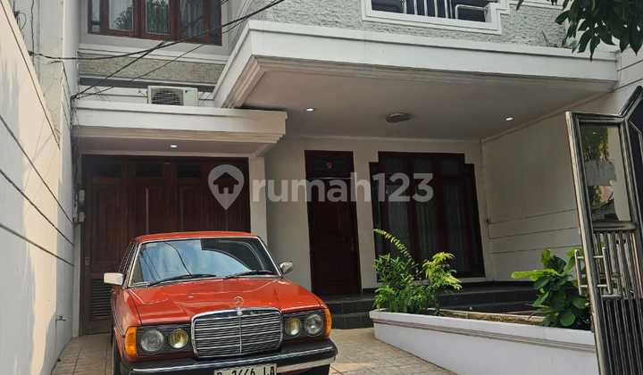 Bebas Banjir, Rumah, 2 Lantai, Dekat Akses Bus Kota, Siap Huni