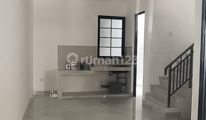 Disewakan Rumah Brand New Pik2 dengan Balkon 2