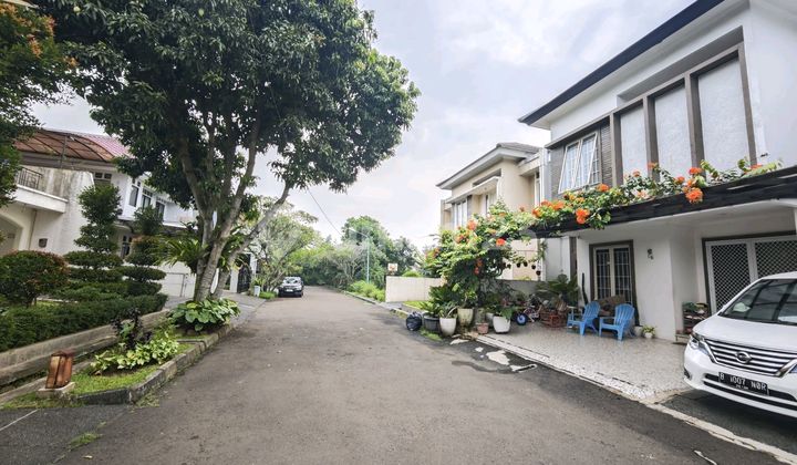 Luxury House in the Center of Bogor City Luxury House in the Center of Bogor City