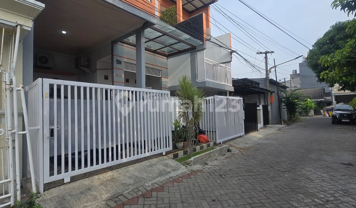 3-Story House 8 Rooms in Strategic Sutorejo Area, Ideal for Student Boarding Near Unair, ITS, UWM, Uwika 2