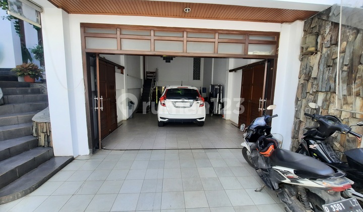 For Sale: Nice, Comfortable, Clean and Well-Maintained House in Lembah Asri, Gegerkalong Permai