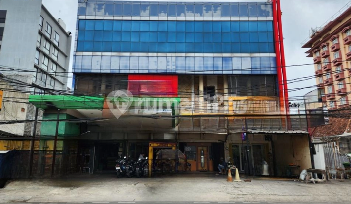 Quick Sale... Ideal for Boarding Houses, Front Road 10 m². Great Location!!