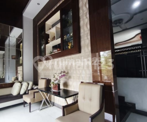 Rumah Classic Modern di Cluster Strategis