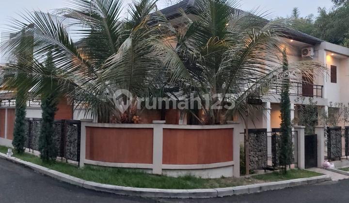 Two-Story Hook House Fully Furnished in Setraduta Complex Bandung Two-Story Hook House Fully Furnished in Setraduta Complex Bandung