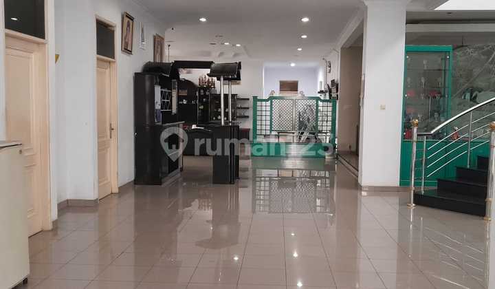 Ruko Komersial Luas di Kawasan Usaha Utama Cibaduyut Bandung