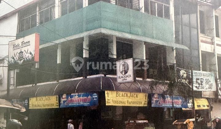 Ruko Empat Lantai Full Furnished di Koridor Utama Jenderal Sudirman Ruko Empat Lantai Full Furnished di Koridor Utama Jenderal Sudirman