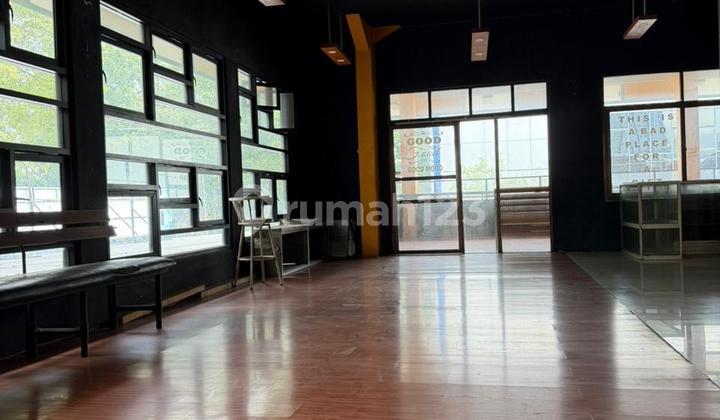 Prestigious Three-Story Commercial Shop House on the Main Burangrang Corridor 2