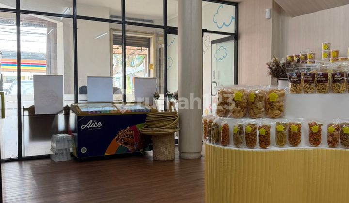 Strategic Business Space on Surya Sumantri Street Strategic Business Space on Surya Sumantri Street