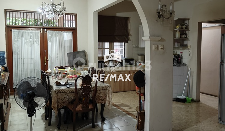 Rumah Hook di Jalan Melati Mas Raya 2