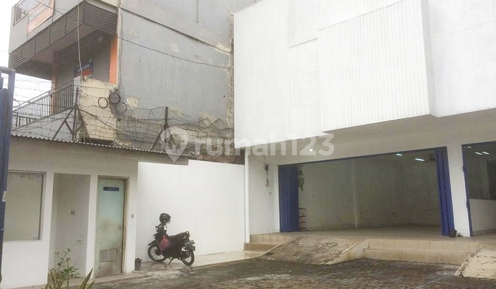 For Rent: 2-Storey Shop House, Former Showroom at Husein Sastranegara Benda, Tangerang 2