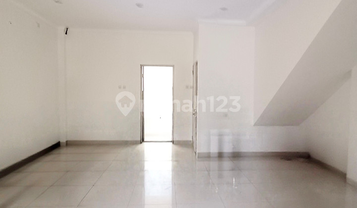 Arana 2.5-Storey Shop House Fully Renovated in Harapan Indah, Bekasi 2