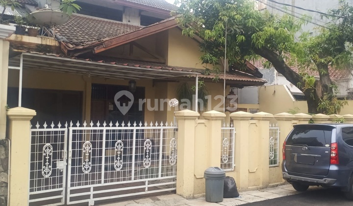 Price Drop for Standard 2-Storey 4+1 Br House in Sunrise Garden, North Kedoya, West Jakarta
