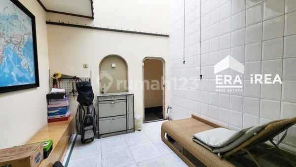 Rumah dan Ruang Usaha Ada Swiming Pool Area Solo Kota 2