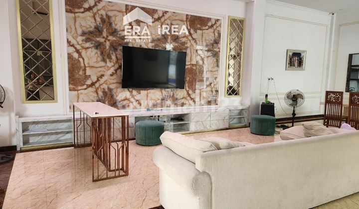 Rumah Mewah Full Furnish Swimming Pool di Solo Dekat Graha Saba 2