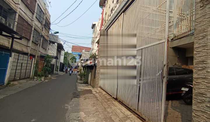 SHM House Ready to Live in Tambora, West Jakarta 2