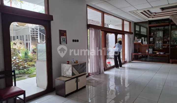 Di Jual - Rumah Mewah & Strategis Area Budisari, Bandunghunian Eksklusif dengan Lahan Luas di Kawasan Premium Budisari - Cocok untuk Rumah Tinggal Keluarga Besar, Guest House, atau Investasi Properti Jangka Panjang. 2