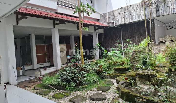Di Jual - Rumah Mewah & Strategis Area Budisari, Bandunghunian Eksklusif dengan Lahan Luas di Kawasan Premium Budisari - Cocok untuk Rumah Tinggal Keluarga Besar, Guest House, atau Investasi Properti Jangka Panjang.