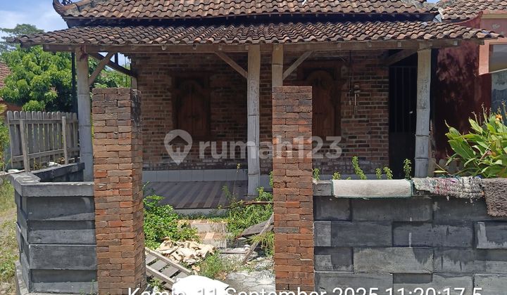 Dijual Rumah Bagus Model Klasik Luas 239 M2 Siap Huni